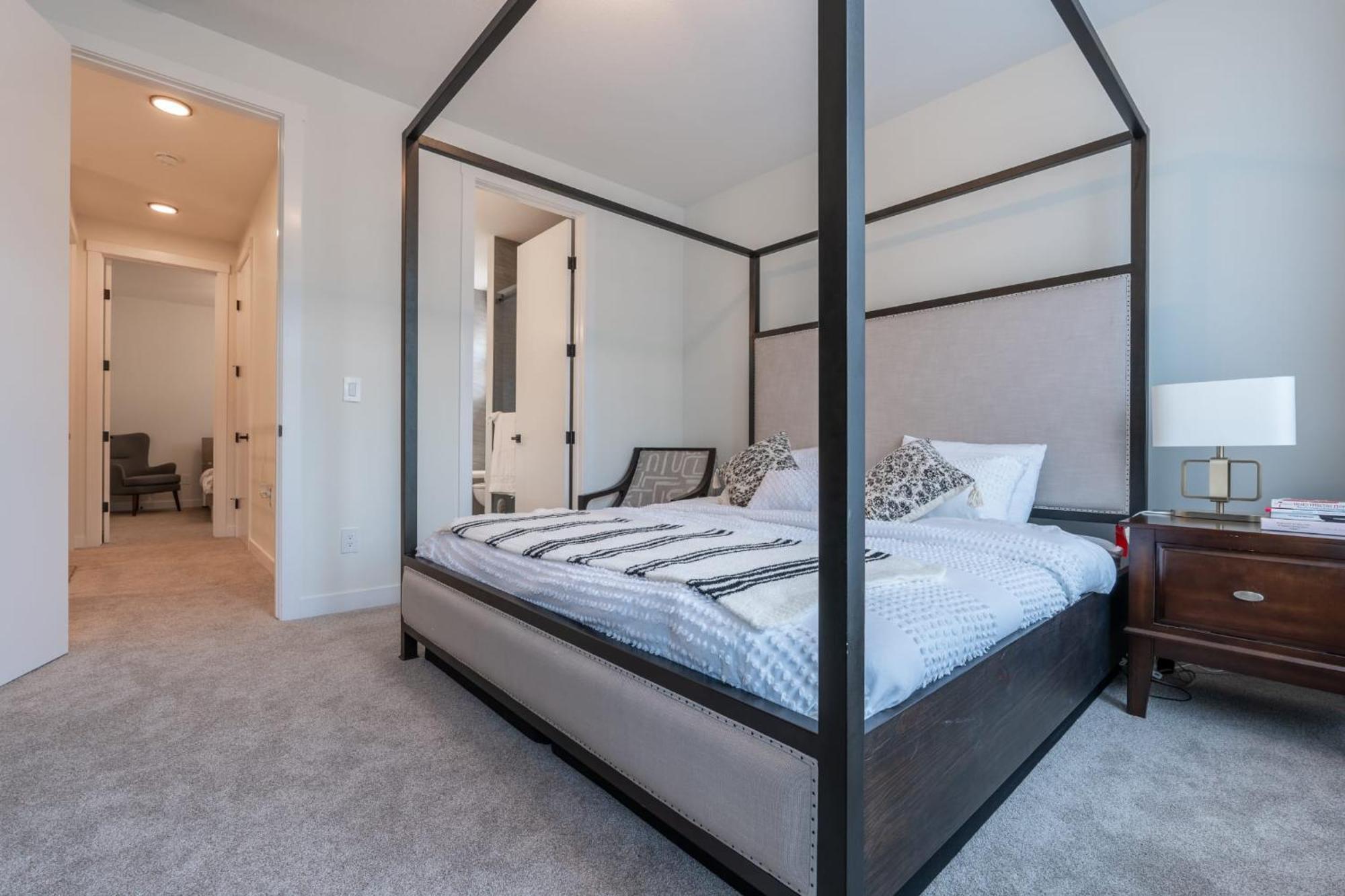 1 Of Lovely Montgomery Home, Downtown Homestay