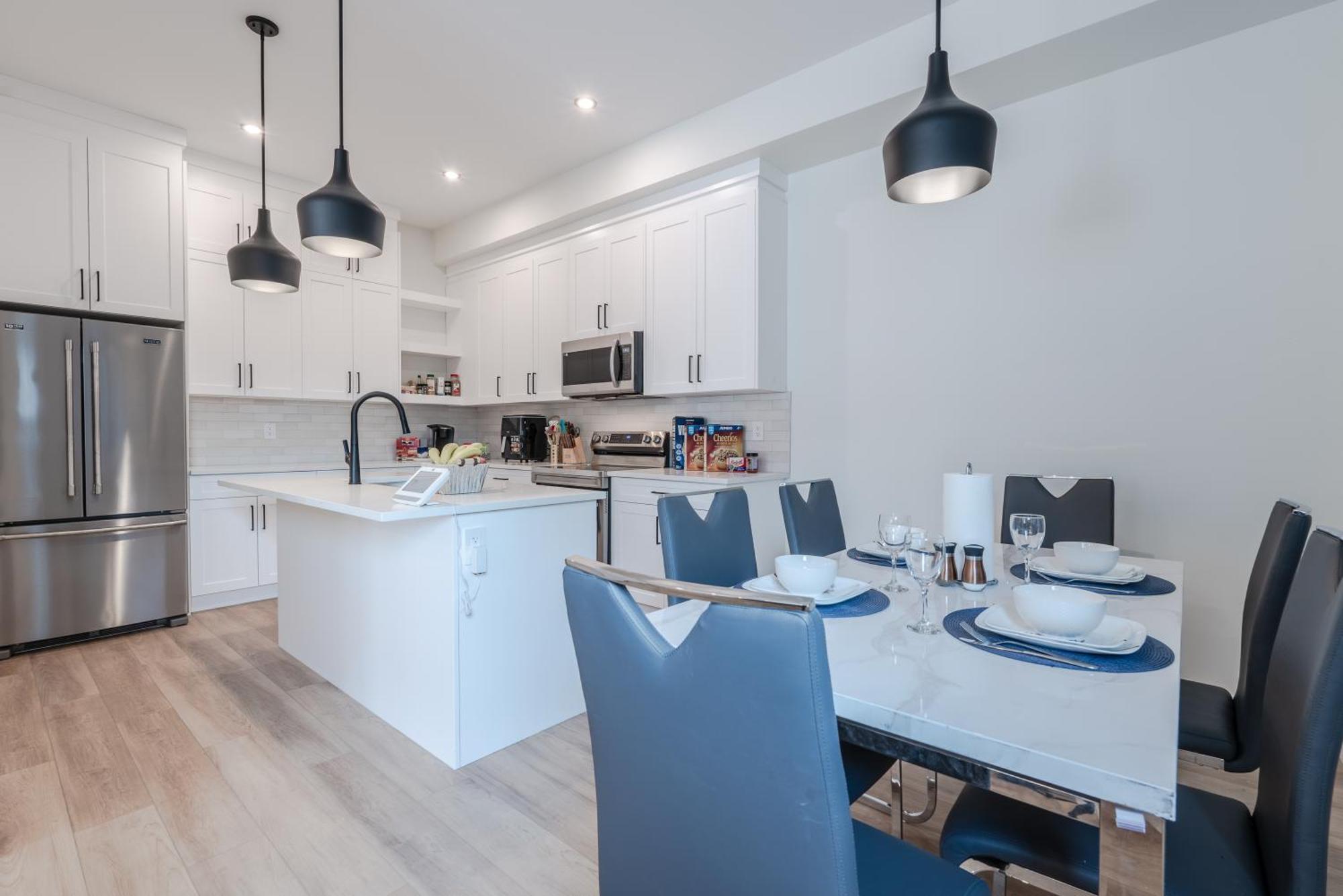1 Of Lovely Montgomery Home, Downtown Homestay Calgary